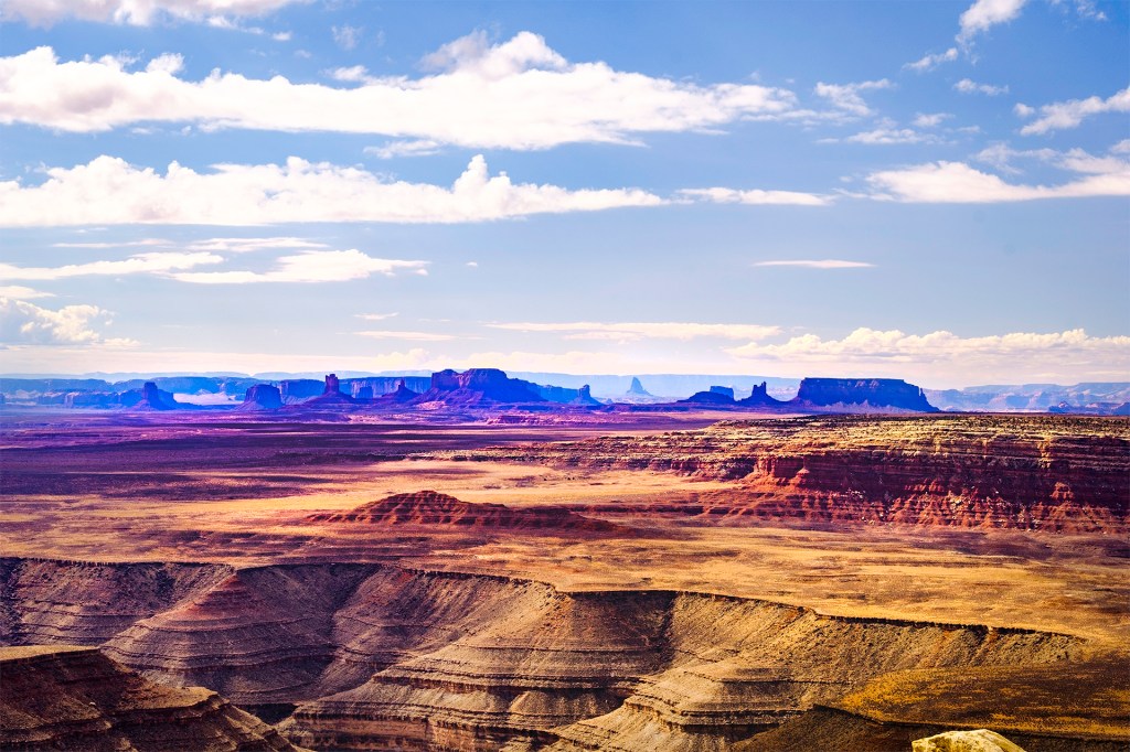 Muley Point overlooking the San Juan River Goosenecks with Monument Valley in the background.